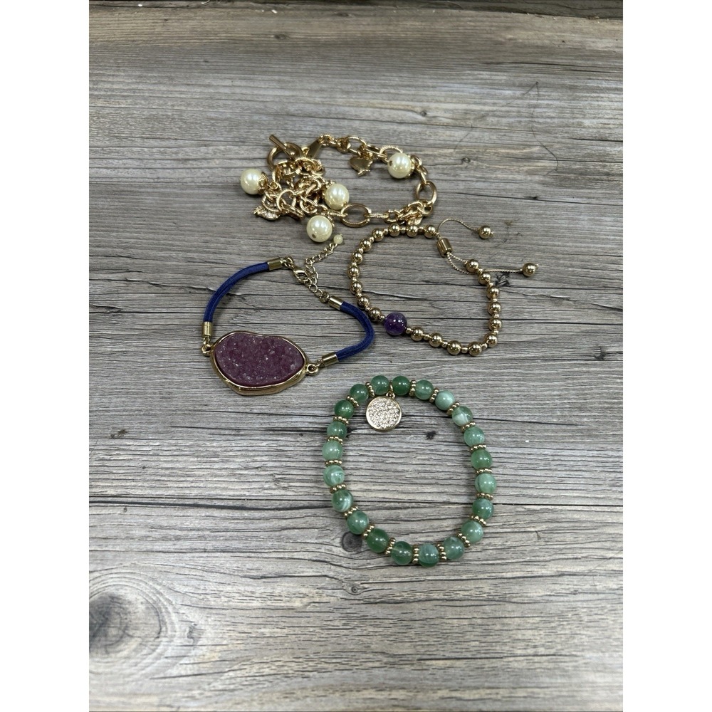 Costume Jewelry Lot of Bracelets Metal Plastic Charms‎ Lot Of 4